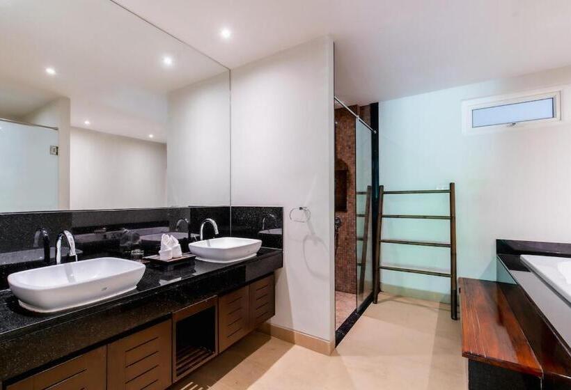 Апартаменты 2 Спальни, Poppy Beachfront Residence