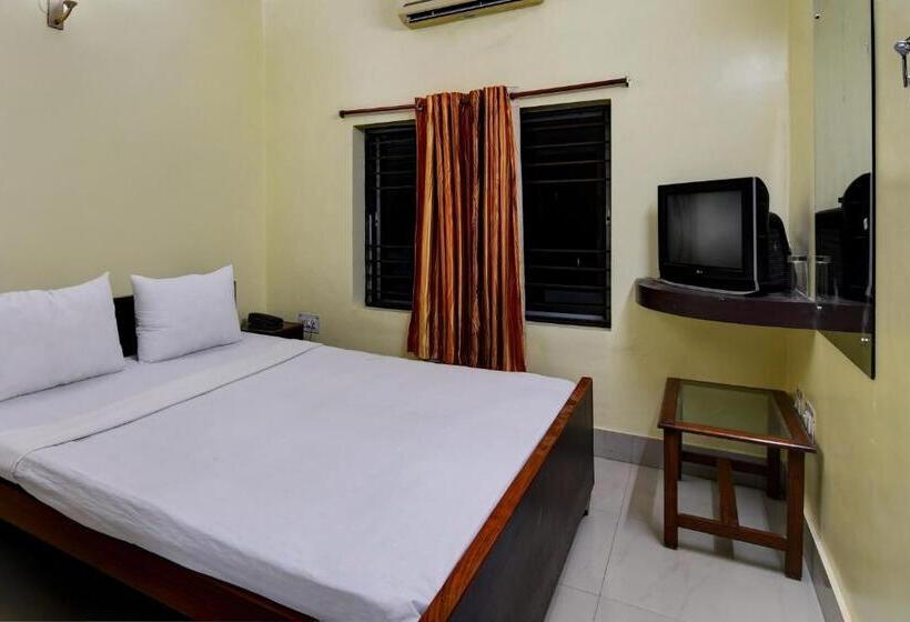 Трехместный Номер Deluxe, Oyo Hotel Prabhat Inn