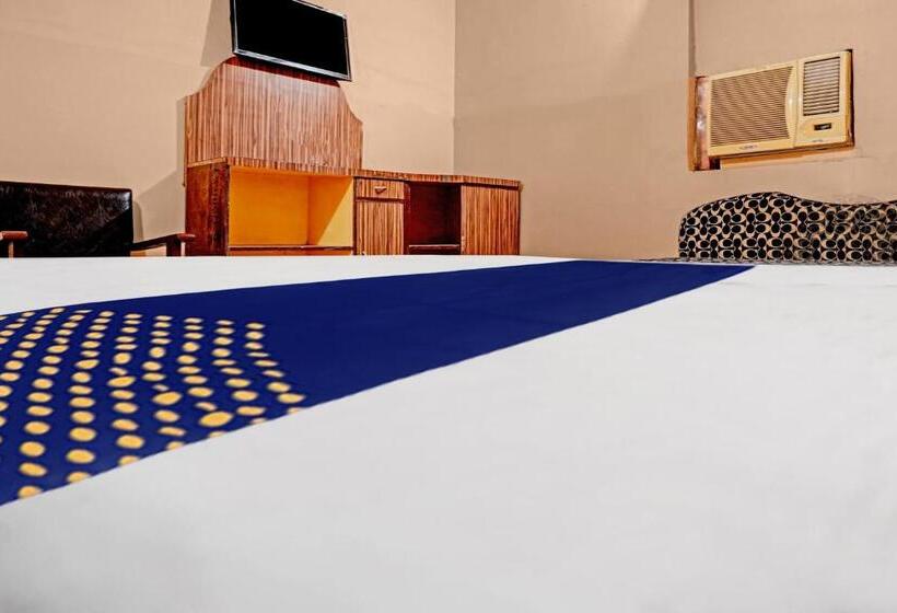 Трехместный Номер Классика, Spot On Hotel Prime