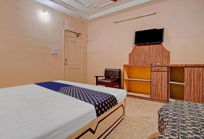 Трехместный Номер Классика, Spot On Hotel Prime