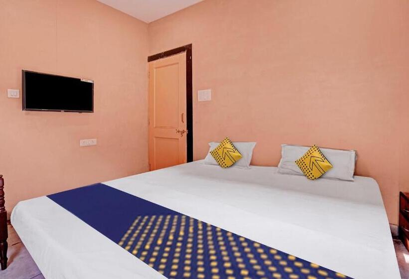 Трехместный Номер Классика, Spot On Hotel Prime