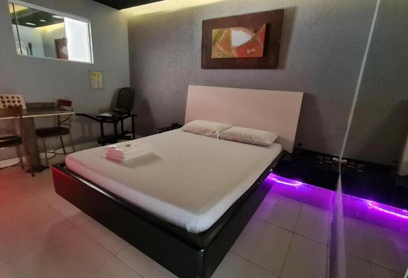 자쿠지 스위트, Gran Motel Gyn