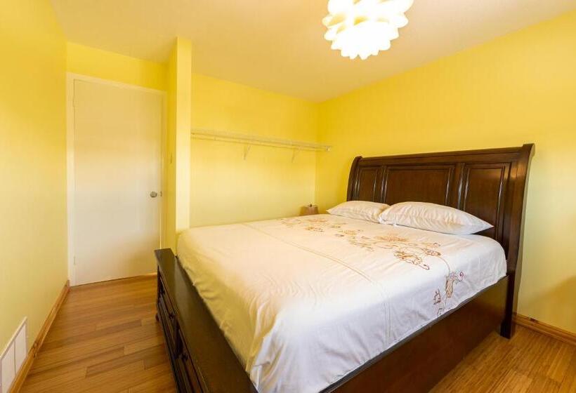 Апартаменты 3 Спальни, Comfortable House Located 10 Minutes From Downtown