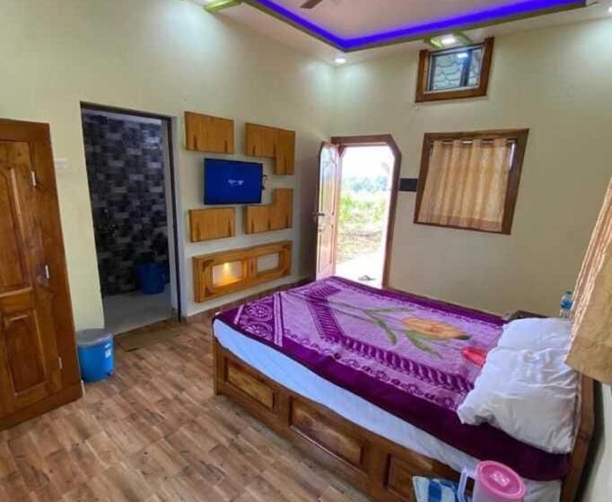 Трехместный Номер Классика, Capital O Jungle Resort And Restaurant