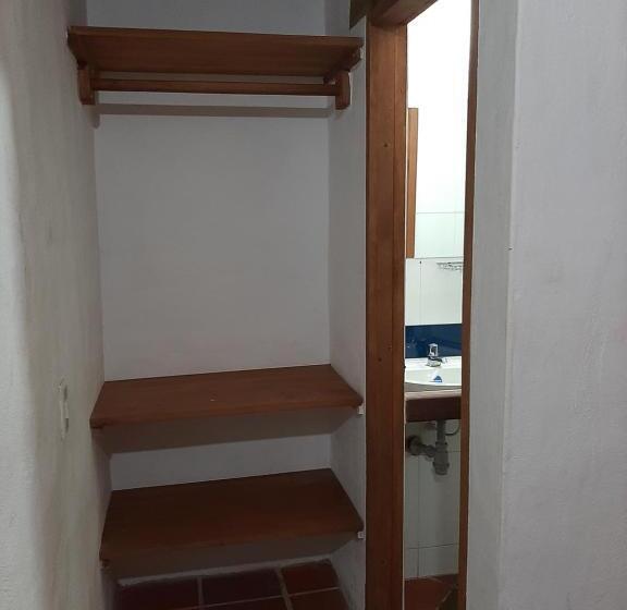 패밀리 룸, El Santuario