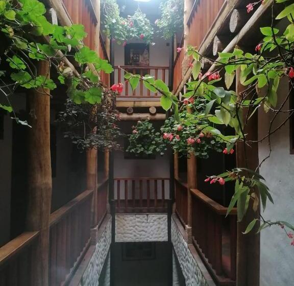 이코노이 4인룸, El Santuario