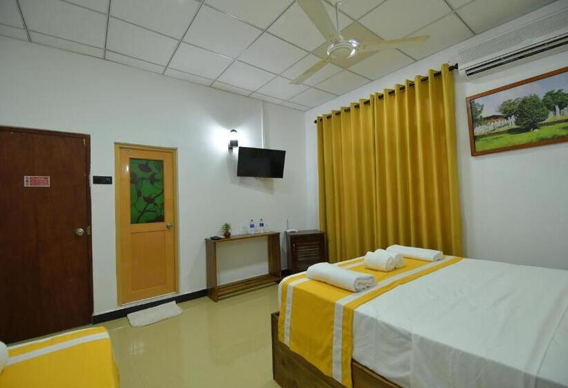 اتاق لوکس سه تخته, Wilroma Hotel&resort