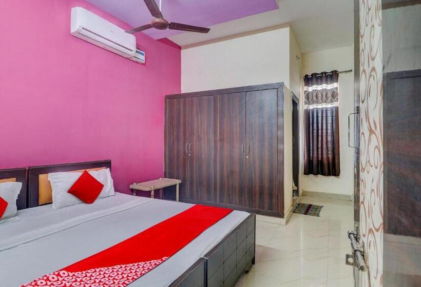 חדר קלאסי לשלושה, Oyo Flagship Hotel Royal Comfort Near Shilparamam