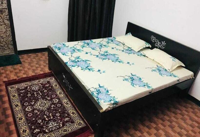 Трехместный Номер Классика, Oyo Hotel Hometown