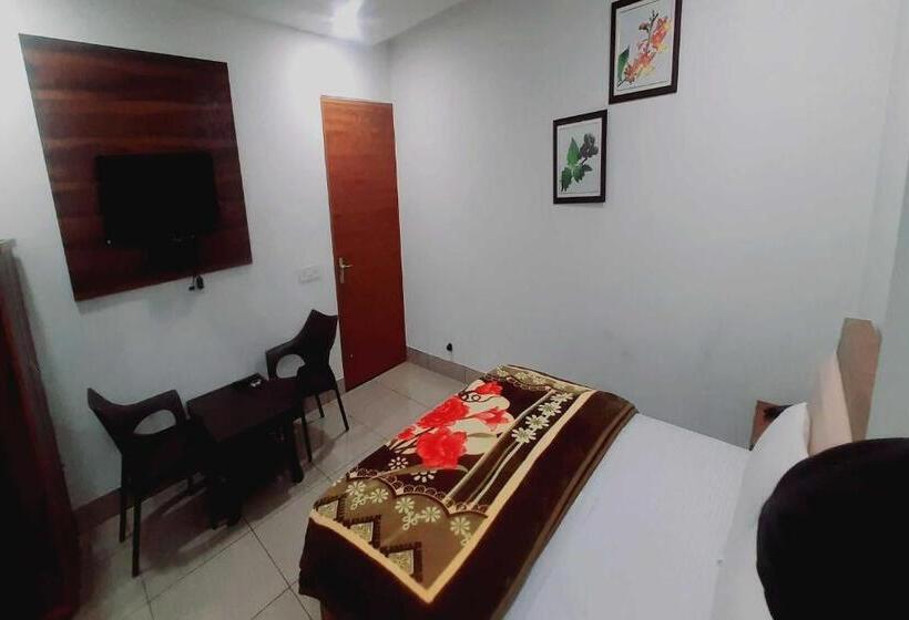 豪华三人间, Oyo Hotel Tulip Inn