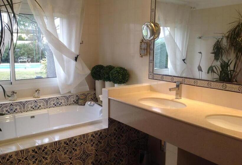 Люкс, B&b Les Muscades