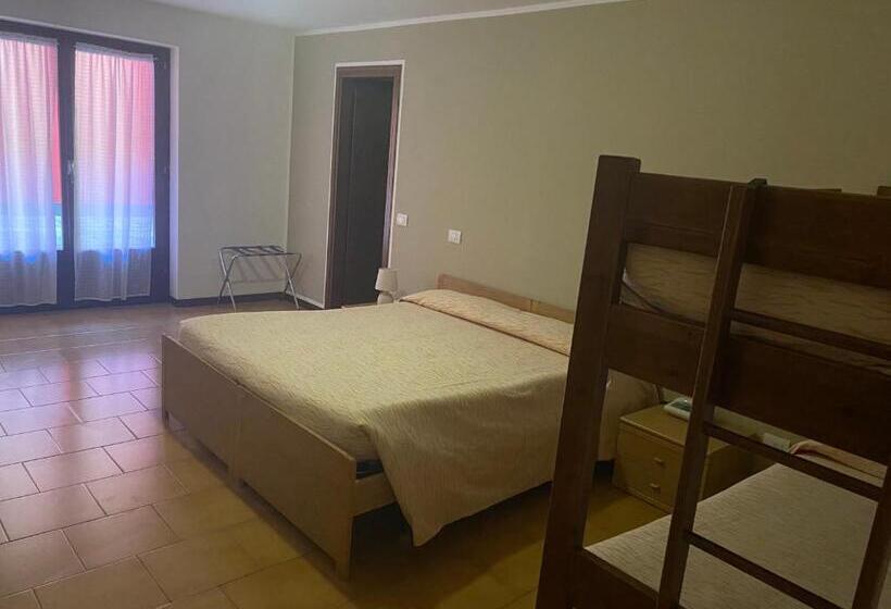 Четырехместный Номер Стандарт, Albergo La Perla