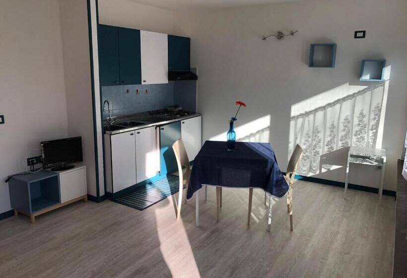 Студия Стандарт, Albergo La Perla