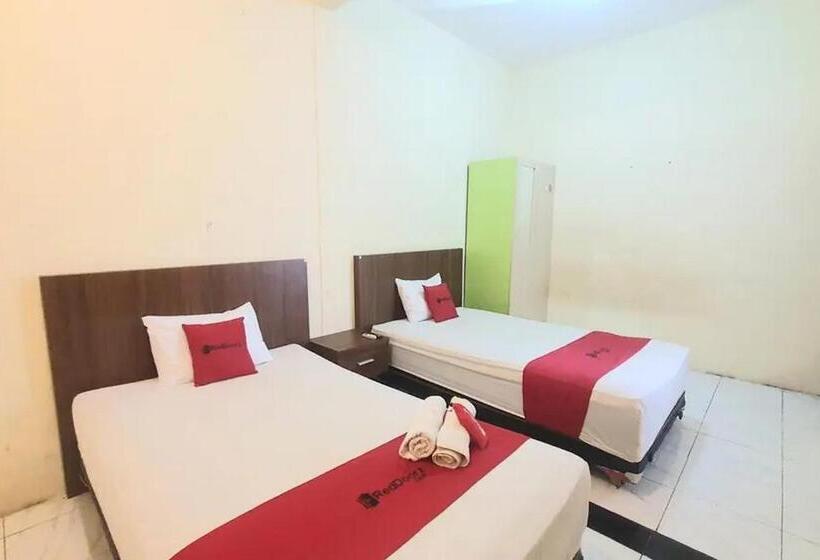 اتاق لوکس, Reddoorz Near Universitas Pgri Kanjuruhan