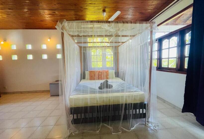 Номер Deluxe Вид на Море с Балконом, Bougain Villa Guesthouse