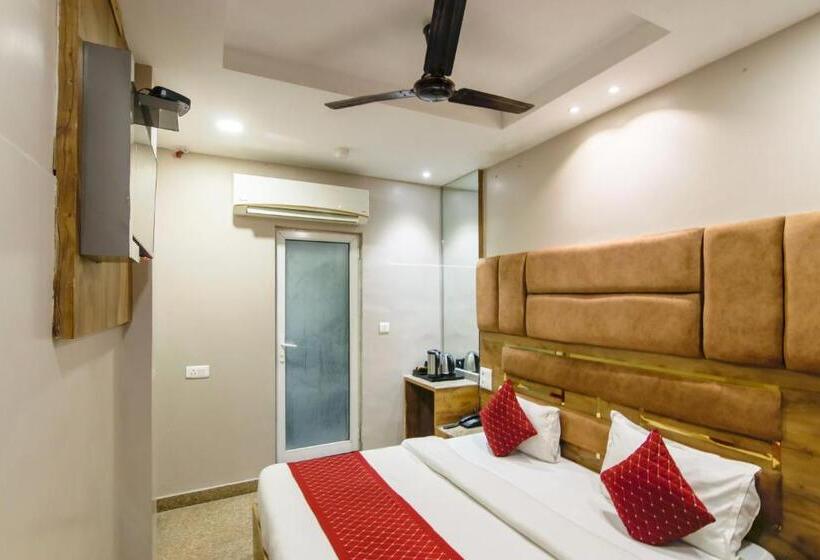 Quarto Deluxe, Anand   New Delhi