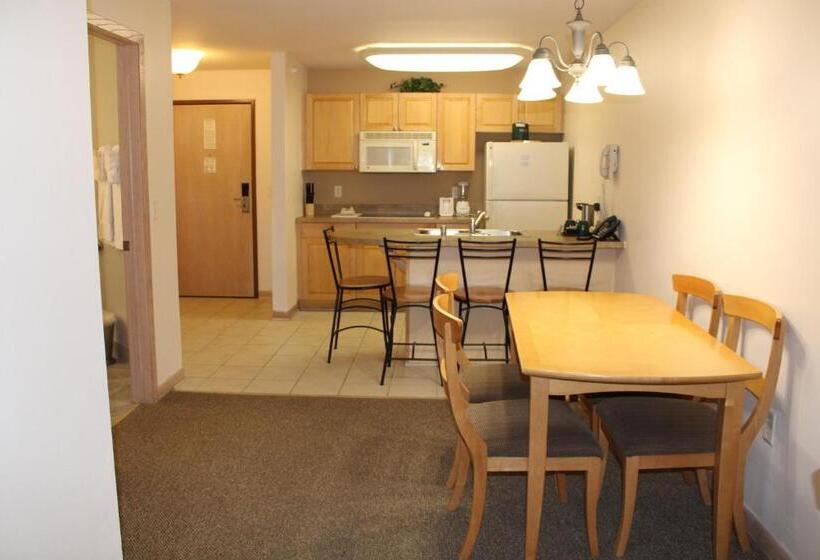 Suite with lake view, Mill Creek