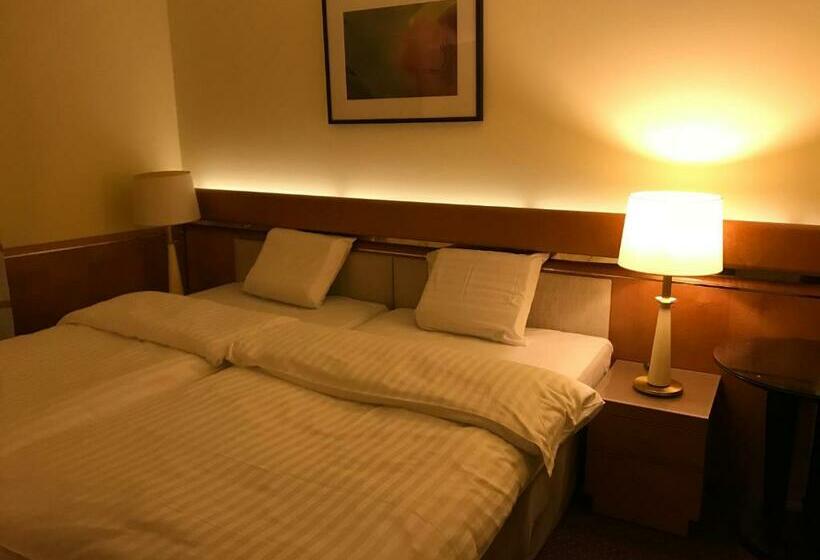 Номер Стандарт, Podzamcze