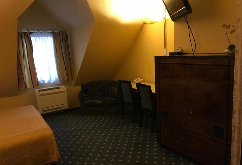 Номер Стандарт Трехместный, Podzamcze