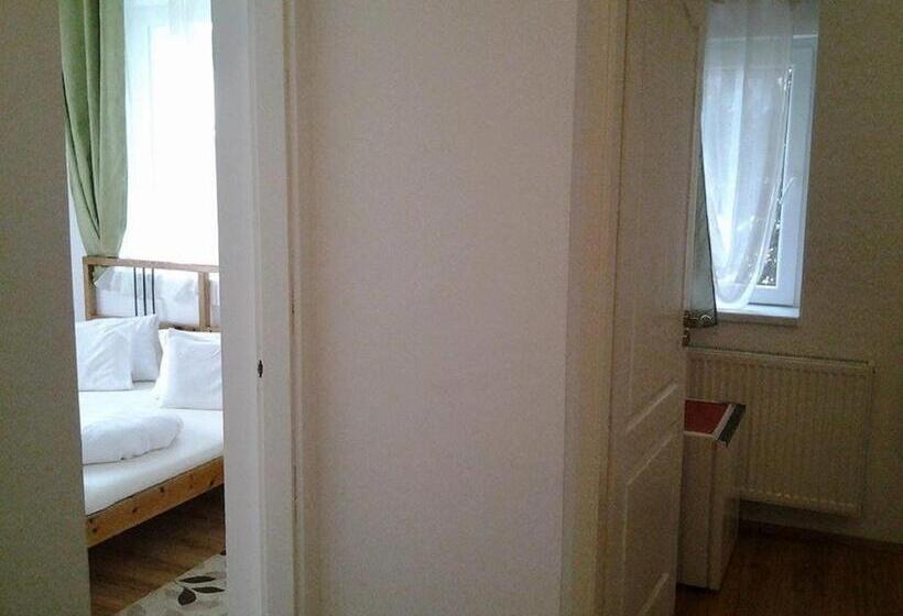 Люкс с Балконом, Toldi Panzió Hévíz
