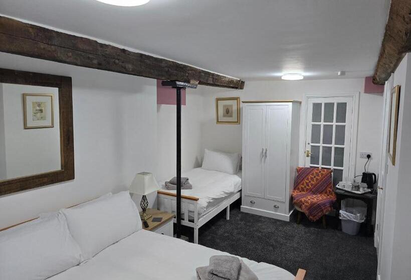 חדר משפחתי, Poppy Cottage