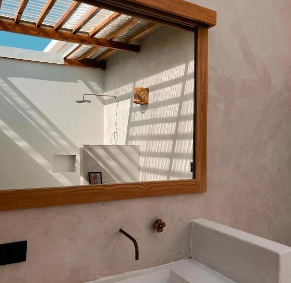 Номер Deluxe, Tukasa   Surfhouse