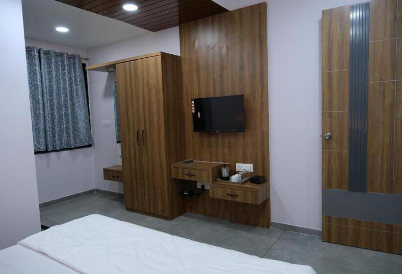 Номер Deluxe, Shree Ram