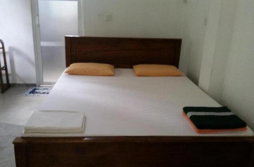 اتاق استاندارد یک نفره, Habarana City Hostel