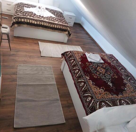 اتاق استاندارد سه نفره, Pensiunea Adela