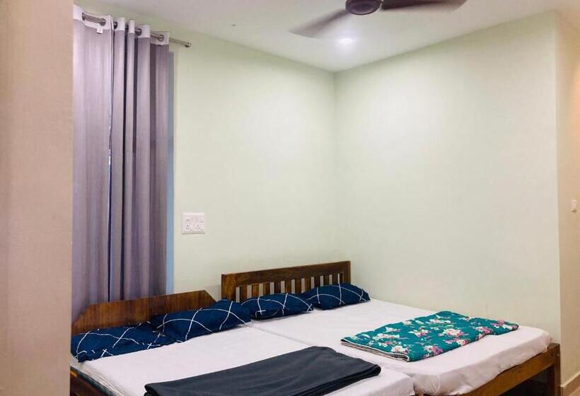 اتاق خانوادگی با چشم‌انداز دریا, Oceanic Stay And Restaurant Gokarna