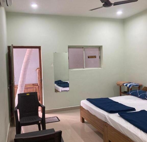 اتاق لوکس خانوادگی, Oceanic Stay And Restaurant Gokarna
