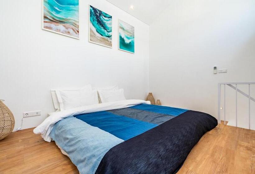 Quarto Estandar, The Blue Loft Canggu   Free Scooter Use