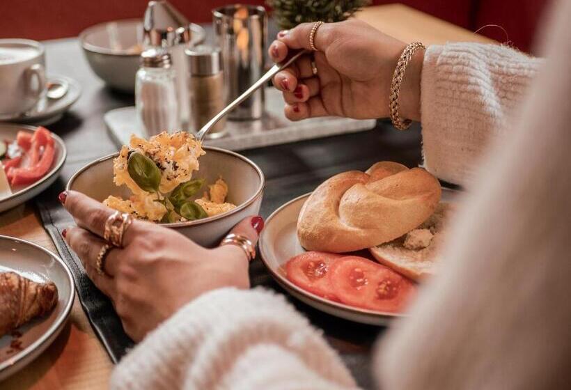 Семейный Номер, Aura Bed & Breakfast