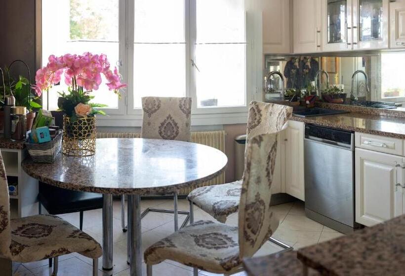 Четырехместный Номер Стандарт, Paradis Chambres D Hôtes Proche Paris   Aéroport Charles De Gaulle Airport   Parc Des Exposition Vil