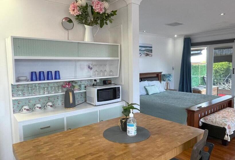 חדר סטנדרט עם מרפסת, Zen Escape Guest House  Romantic Escape, Cozy Delight, Oasis Suite