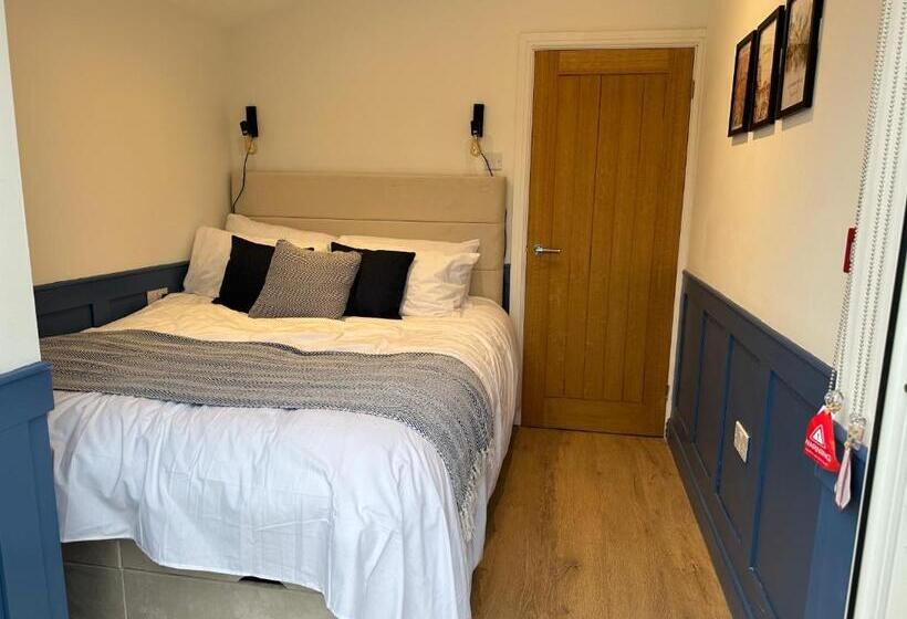סטודיו משפחתי, Sun Guest House Cambridge