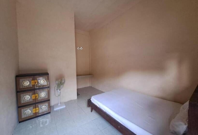 Номер Economy, Spot On 93465 Archa Guest House Syariah