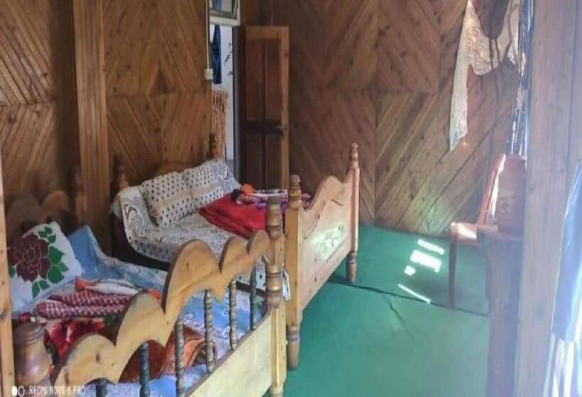 Семейный Номер, Lolegaon Farmstay By Stayapsrt