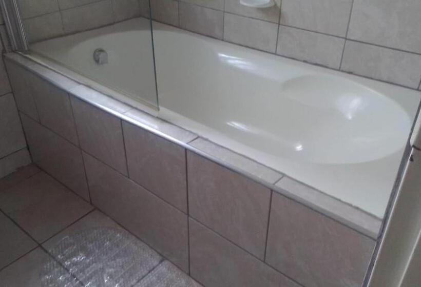 Номер Economy, Ngisaphila Guesthouse