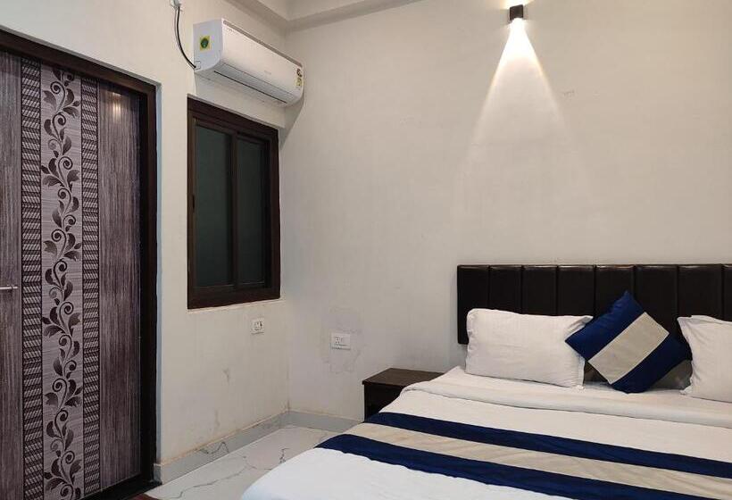 デラックスルーム, Mahadev Inn