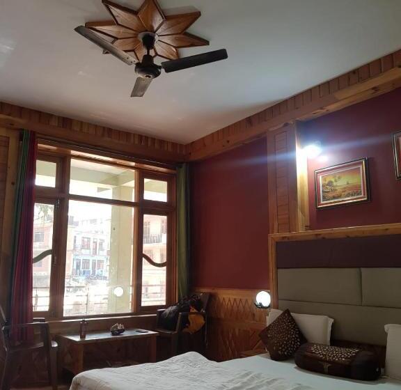Номер Deluxe, Woodward Magique