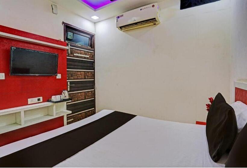 اتاق کلاسیک سه تخته, Oyo Flagship New Rajpoot Hotel Banquet
