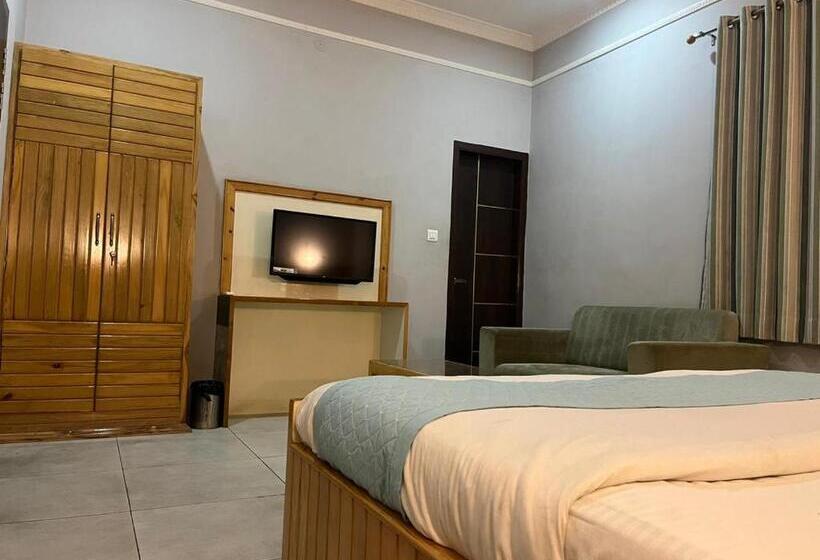 Номер Стандарт, The Circle Era   An Aesthetic Hostel By Shivaneel Hospitality