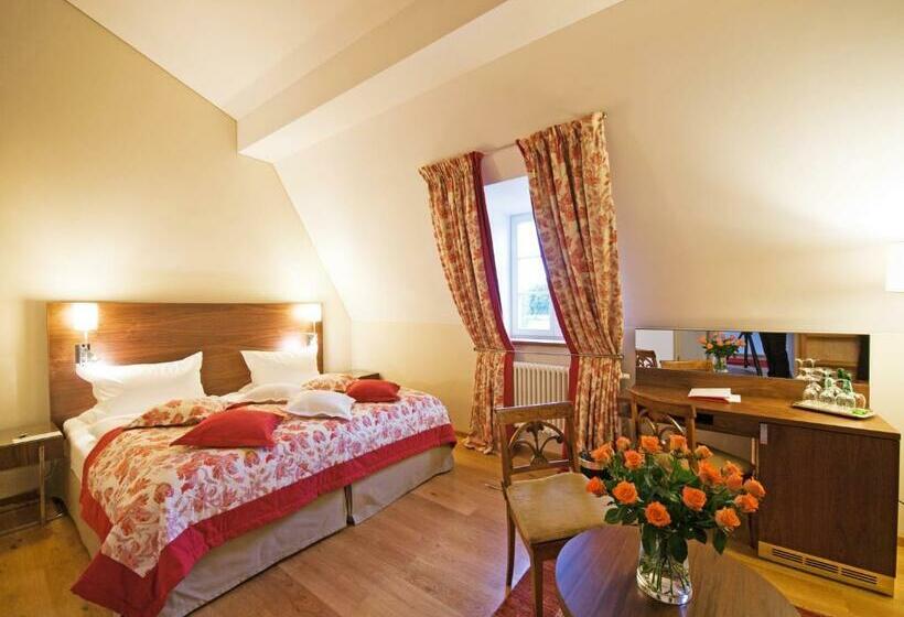 Номер Стандарт, Pałac Pakoszów Schlosshotel Wernersdorf