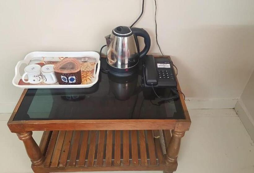 Quarto Estandar, Aaranya Inn Ooty