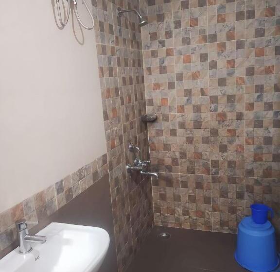 Quarto Deluxe, Aaranya Inn Ooty