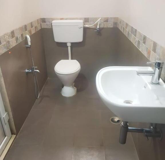 Quarto Familiar, Aaranya Inn Ooty