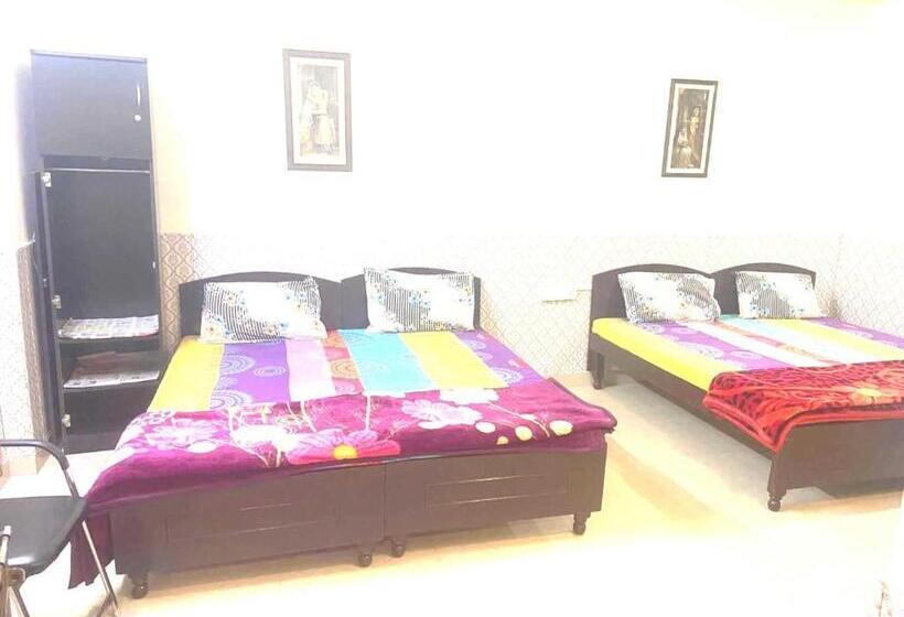 اتاق کلاسیک سه تخته, Oyo Padmini Heritage
