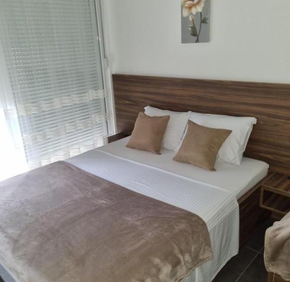 اتاق استاندارد با بالکن, Apartmani Sutomore Tri Palme