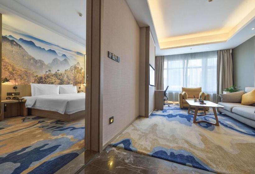 Люкс, Atour Hotel Railway Station Dalian